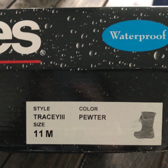 TOTES snow boots